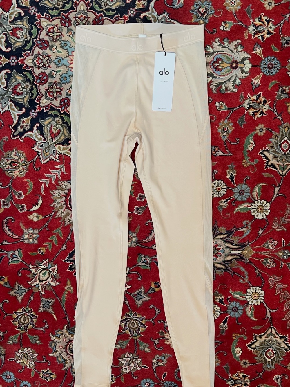 ALO Yoga Beige Leggings – Soft Neutral Active Bottoms